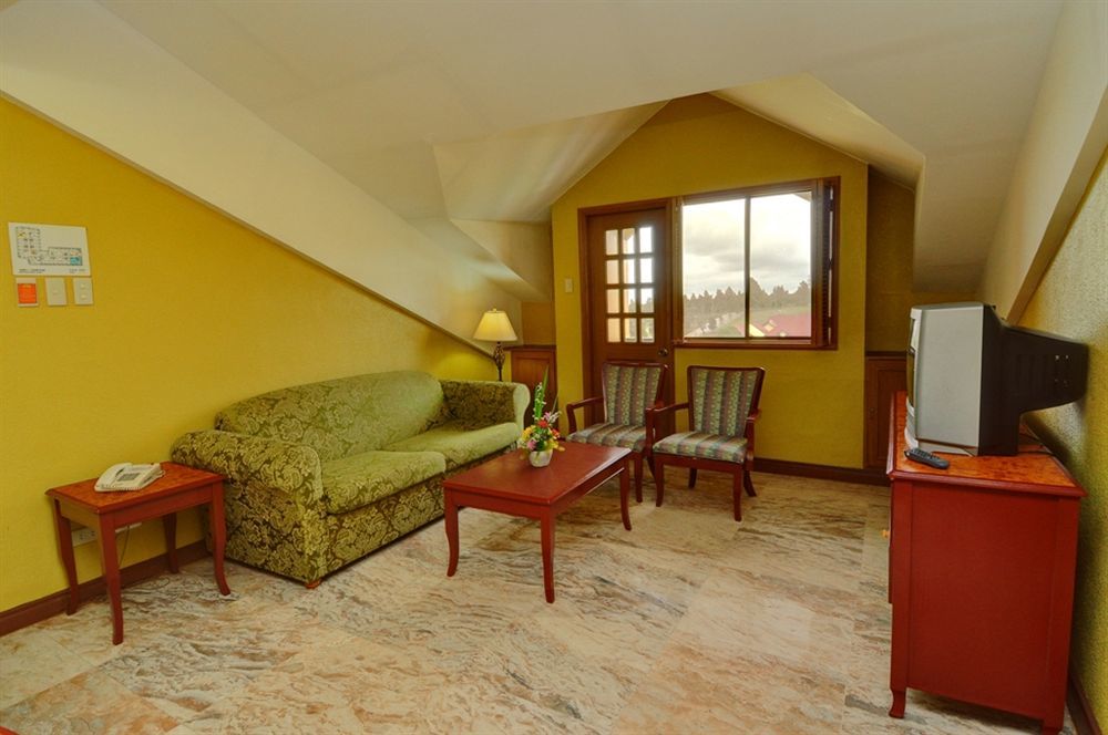 Sunrise Holiday Mansion Tagaytay City Eksteriør bilde